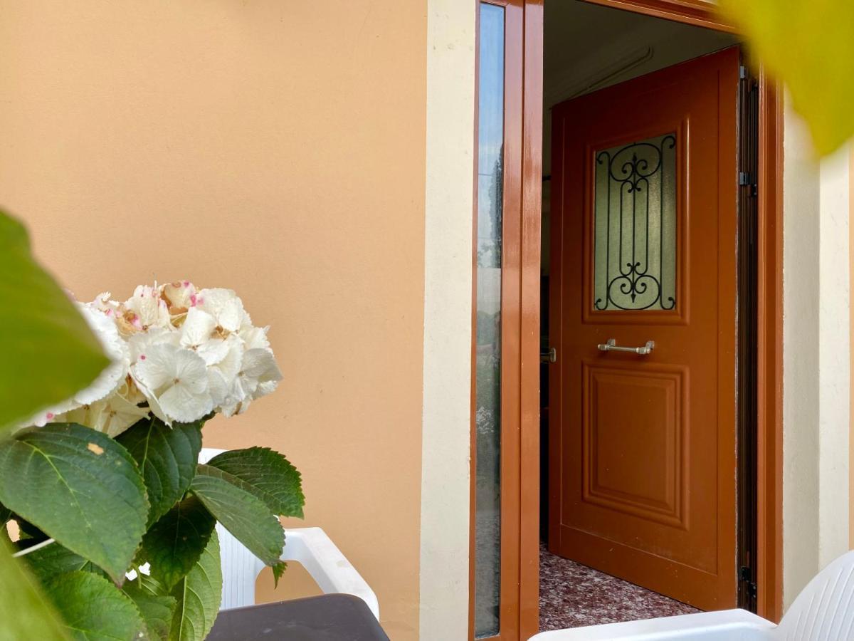 Montsenigos Garden Apartment *